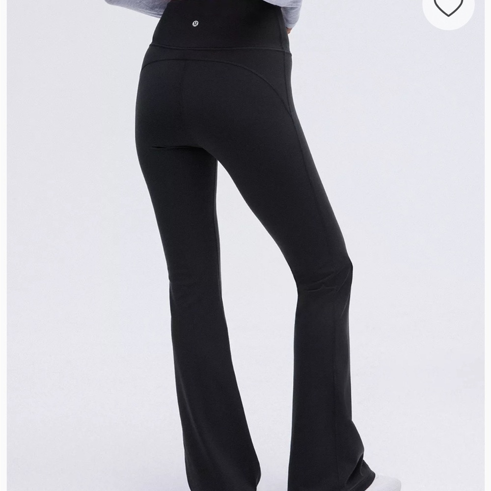Groove Nulu Super-High-Rise Flared Pant
Regular - Black Flared Yoga Pants